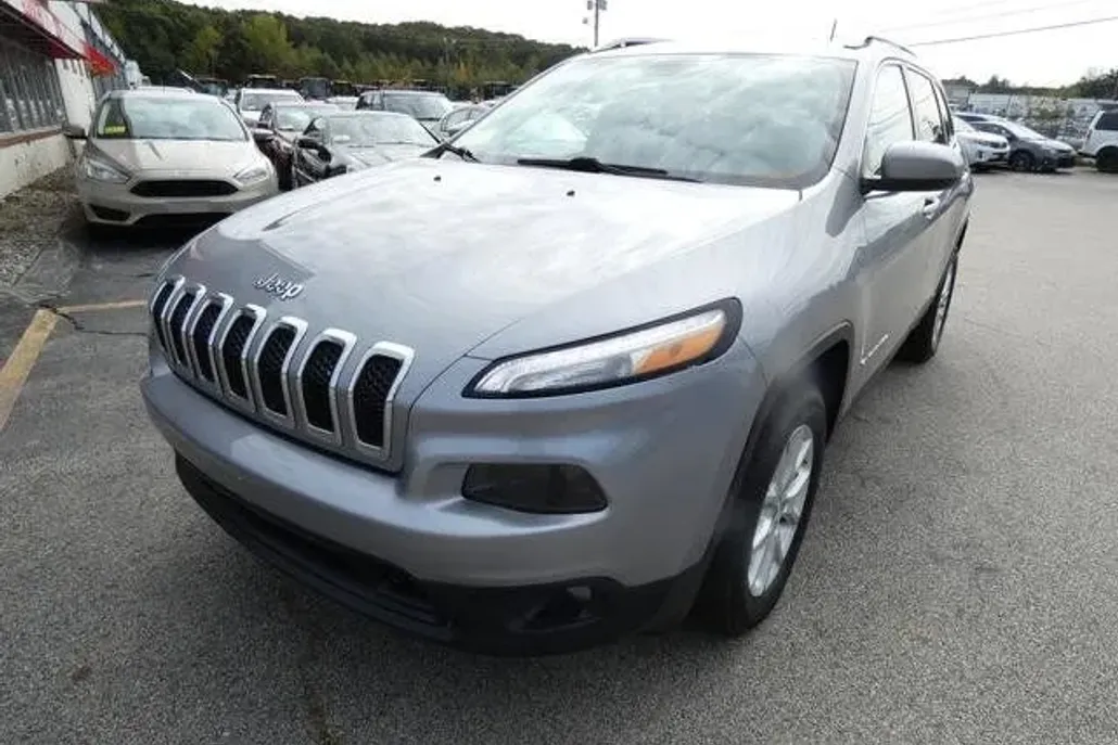 2016 Jeep Cherokee Latitude Sport photo 1