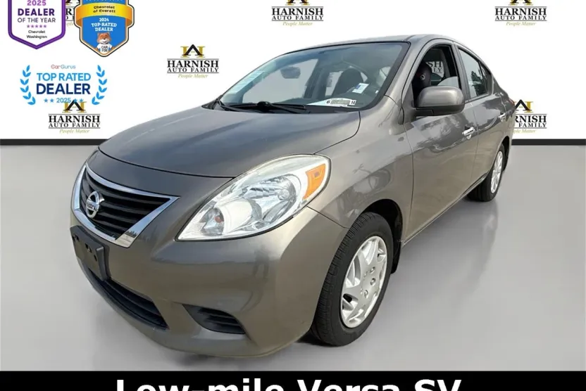 2012 Nissan Versa 1.6 SV photo 1
