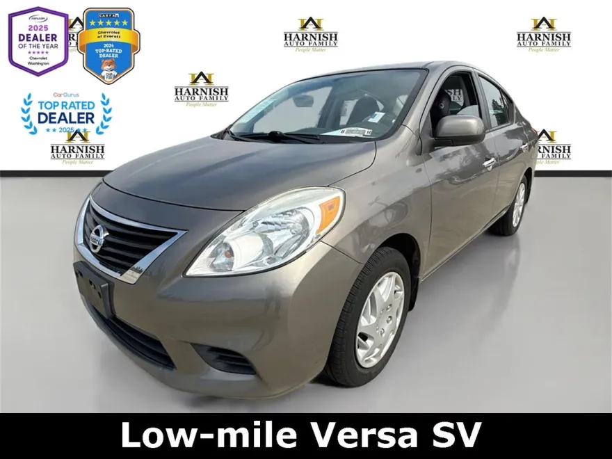 2012 Nissan Versa 1.6 SV photo 1