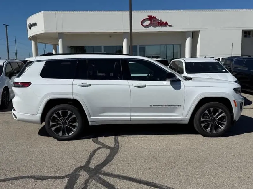 2025 Jeep Grand Cherokee Overland photo 1
