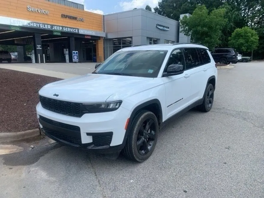2021 Jeep Grand Cherokee Laredo Altitude photo 1