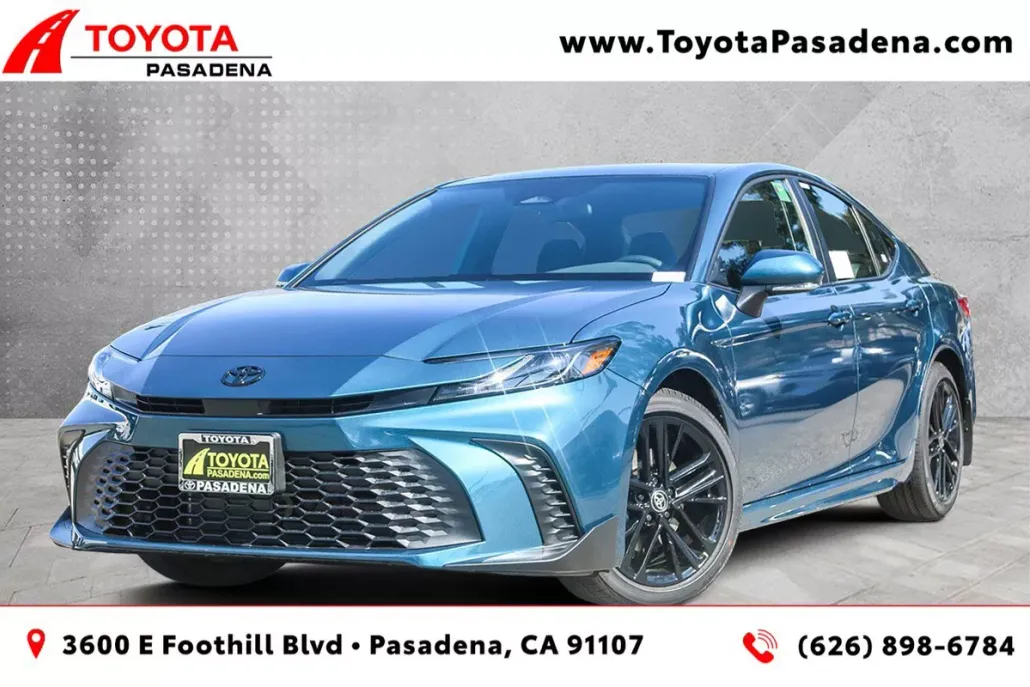 2025 Toyota Camry Hybrid SE photo 1