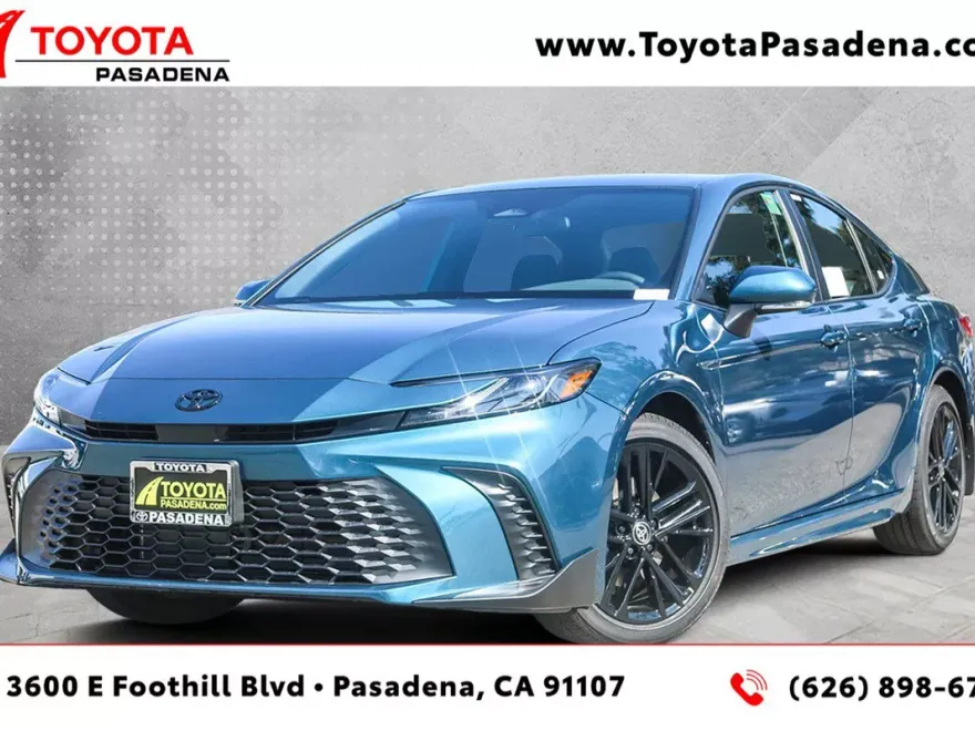 2025 Toyota Camry Hybrid SE photo 1