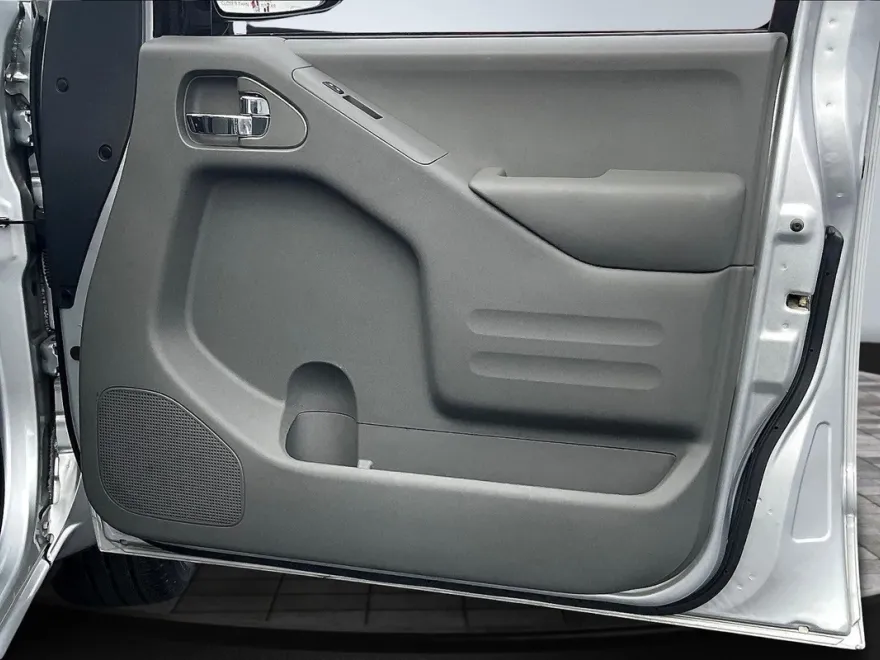 2017 Nissan Frontier SV photo 24