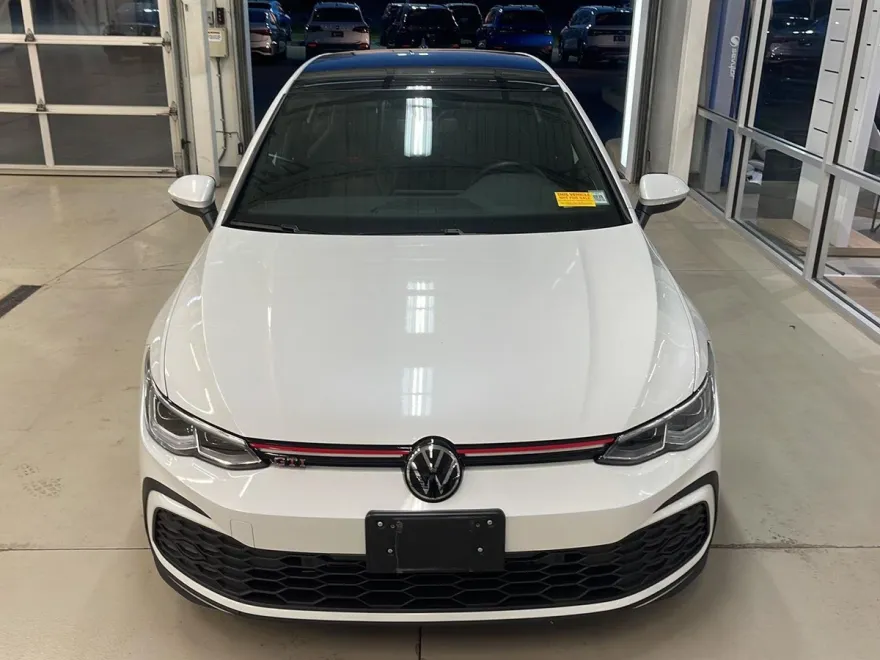 2024 Volkswagen Golf GTI SE photo 1