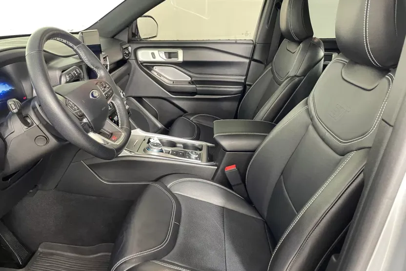 2020 Ford Explorer ST photo 1