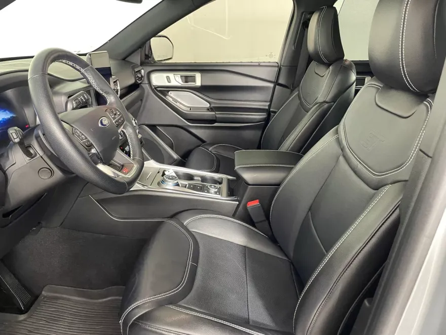 2020 Ford Explorer ST photo 1