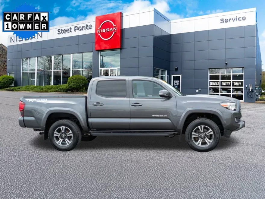 2018 Toyota Tacoma TRD Sport photo 1