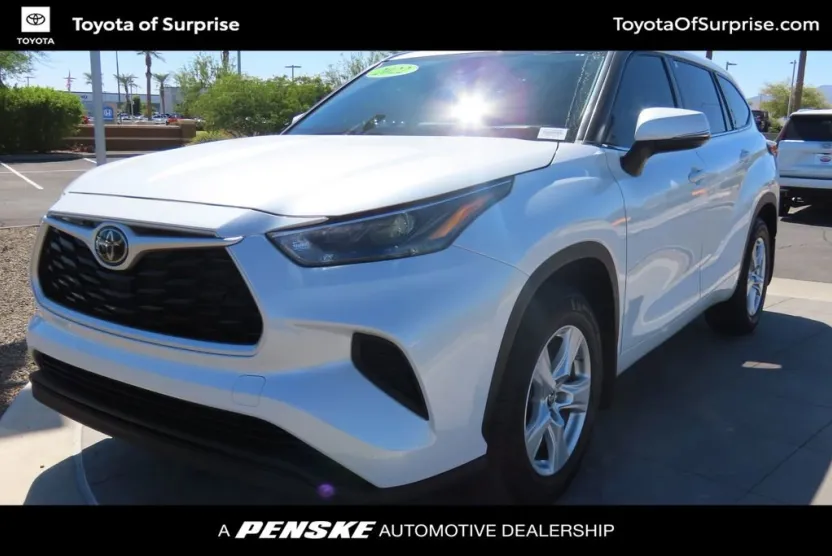 2022 Toyota Highlander L photo 1
