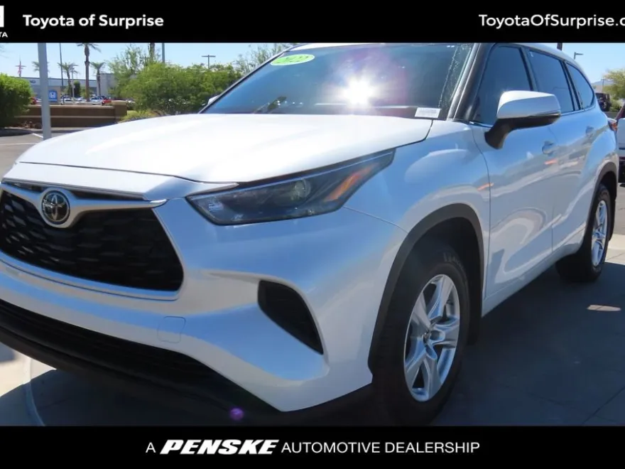 2022 Toyota Highlander L photo 1