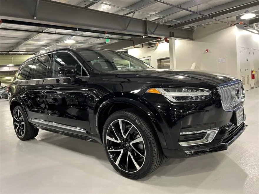 2023 Volvo XC90 AWD Plus photo 1