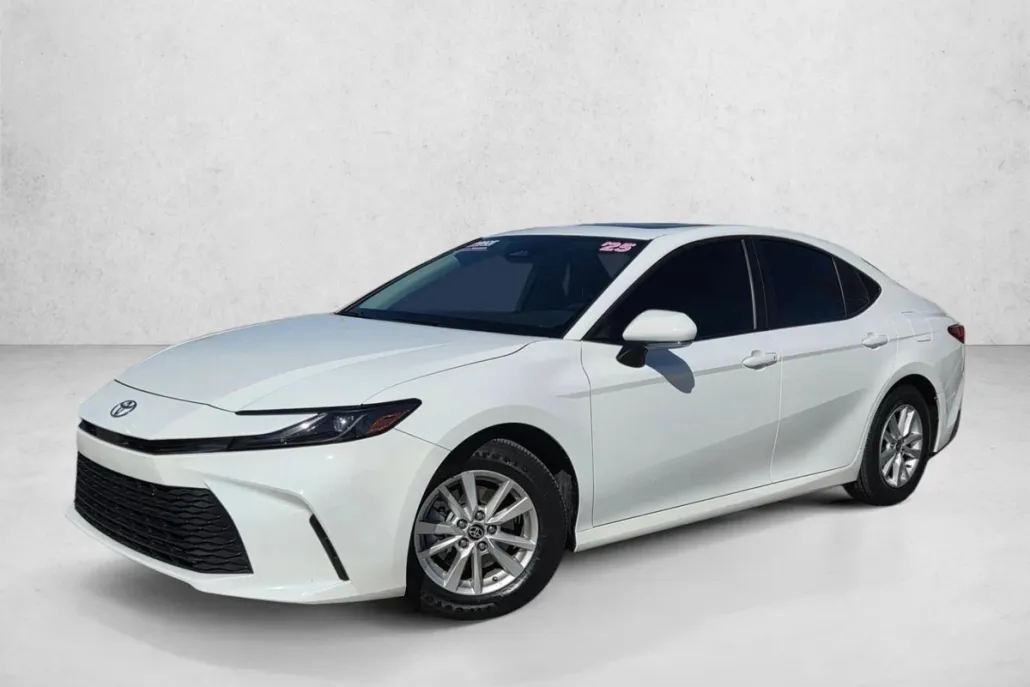 2025 Toyota Camry LE photo 1