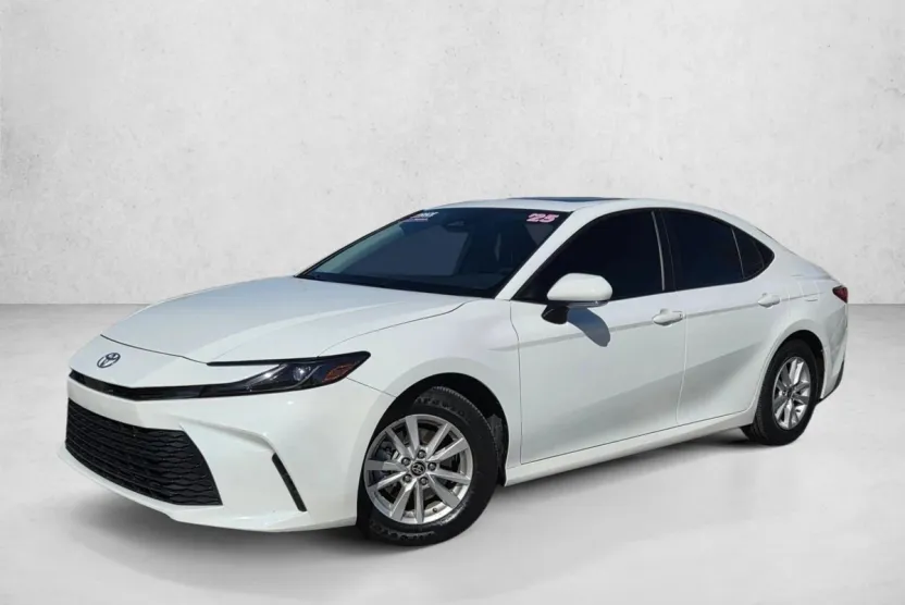2025 Toyota Camry LE photo 1
