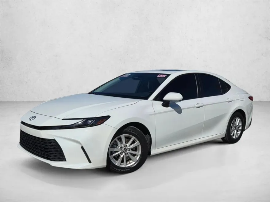 2025 Toyota Camry LE photo 1