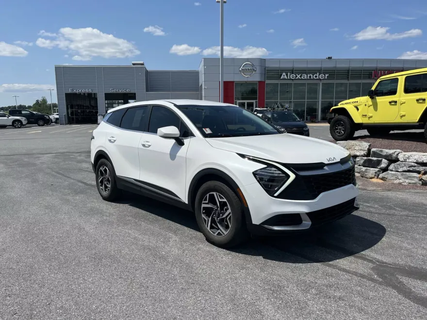 2024 Kia Sportage LX photo 1