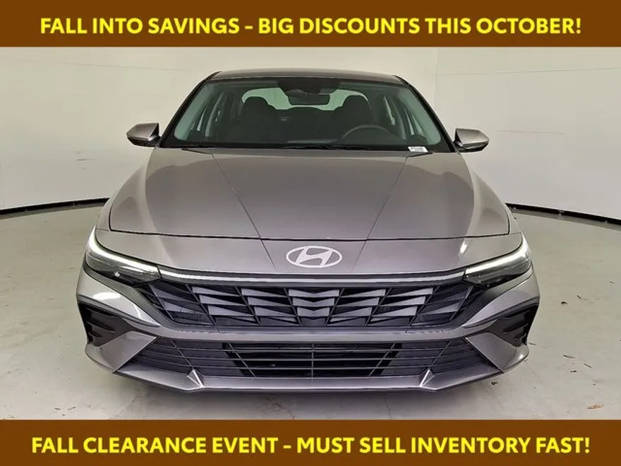 2024 Hyundai Elantra SEL photo 1