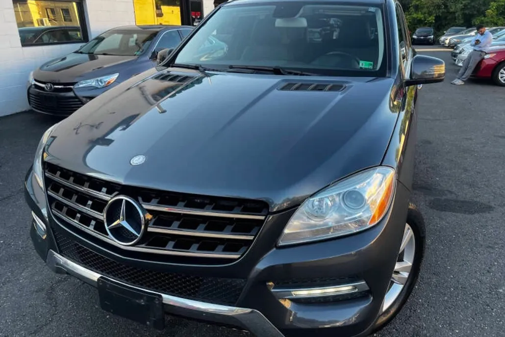 2012 Mercedes Benz ML 350 photo 1