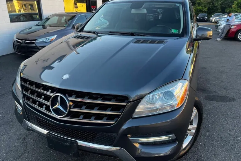 2012 Mercedes Benz ML 350 photo 1