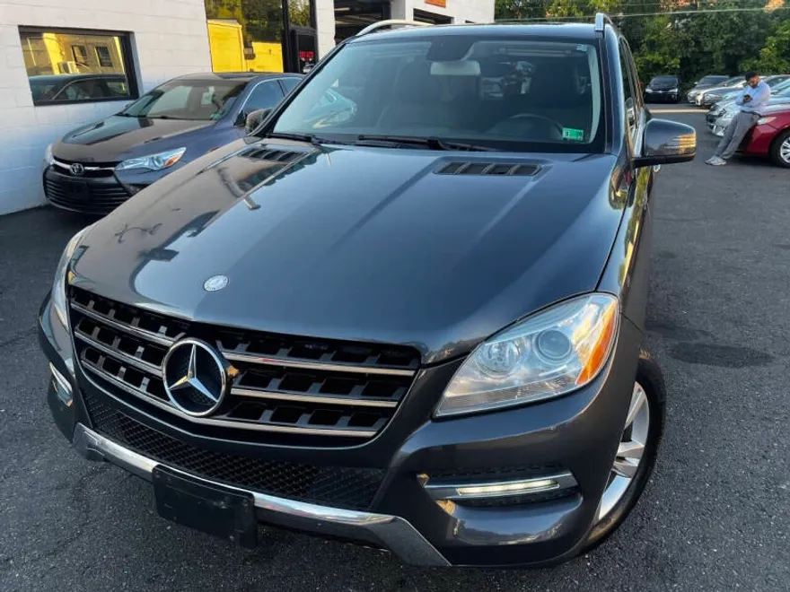 2012 Mercedes Benz ML 350 photo 1
