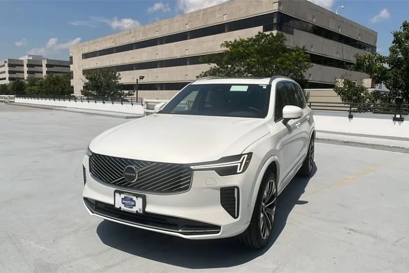 2026 Volvo XC90 Plus photo 1