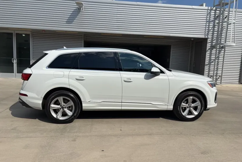 2025 Audi Q7 55 Premium photo 1