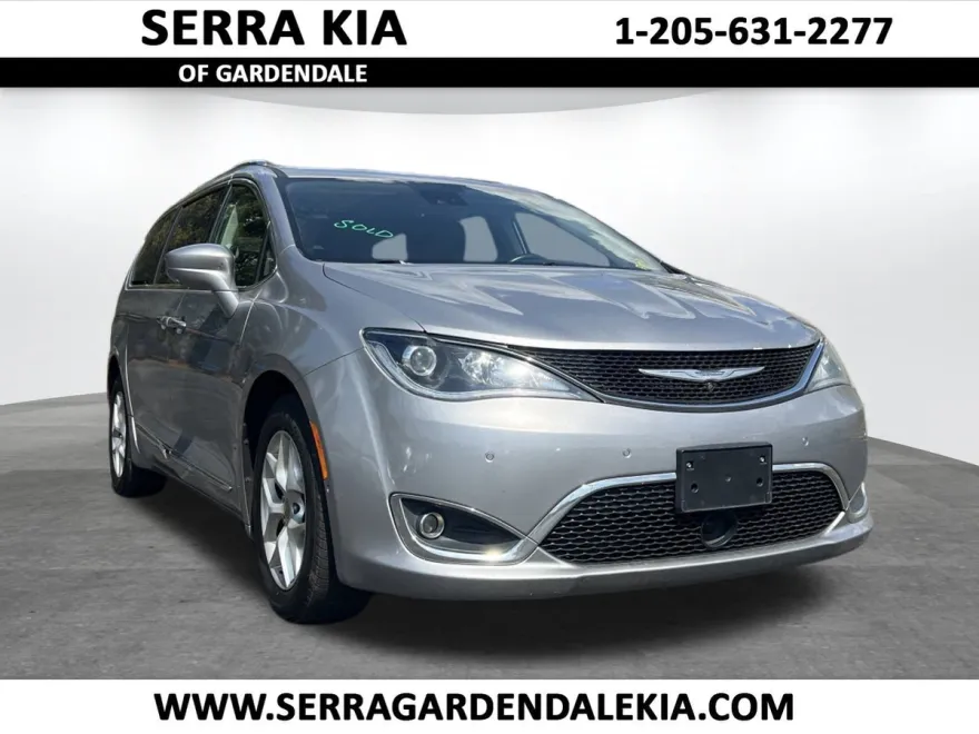 2017 Chrysler Pacifica Touring Plus photo 1