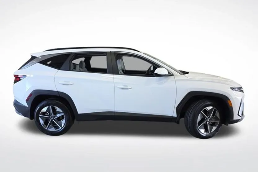 2025 Hyundai Tucson SEL photo 1