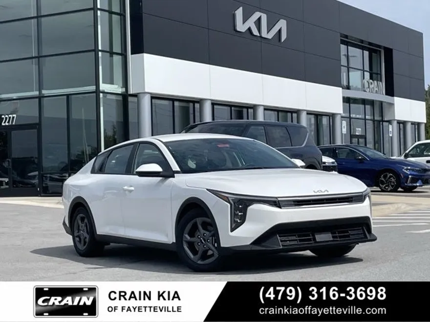 2025 Kia K4 LXS photo 1