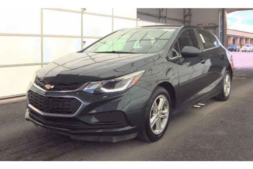 2018 Chevrolet Cruze LT photo 1