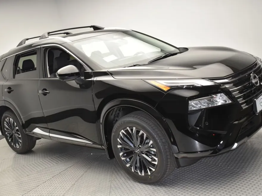 2026 Nissan Rogue Platinum photo 1