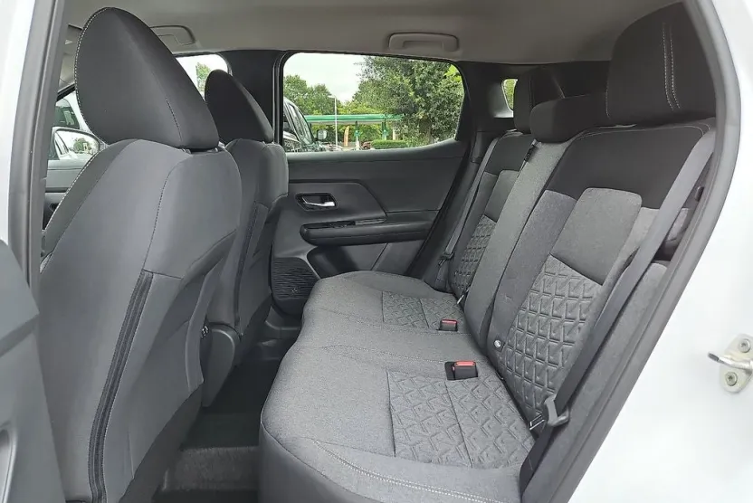 2025 Nissan Kicks SV photo 1