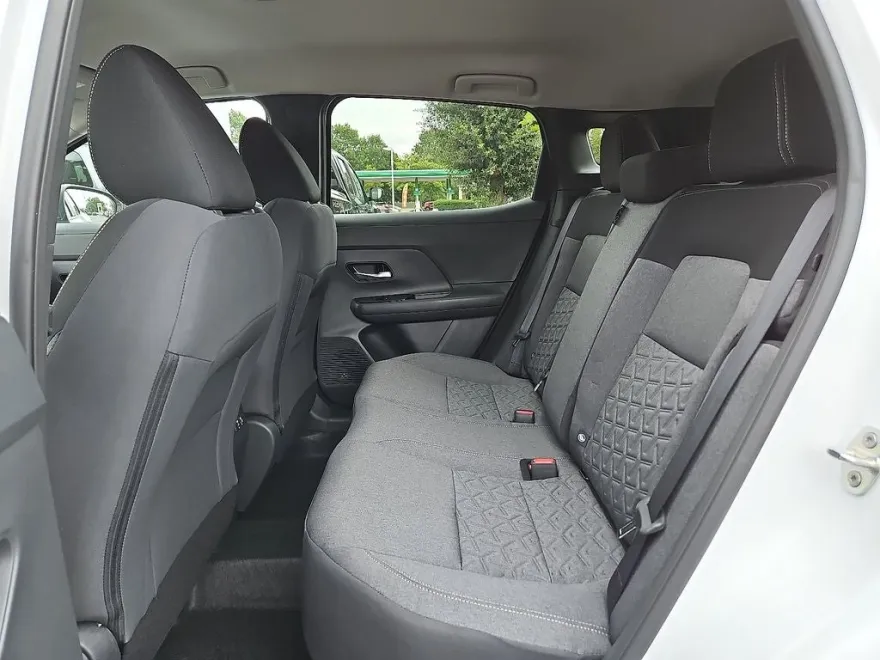 2025 Nissan Kicks SV photo 1