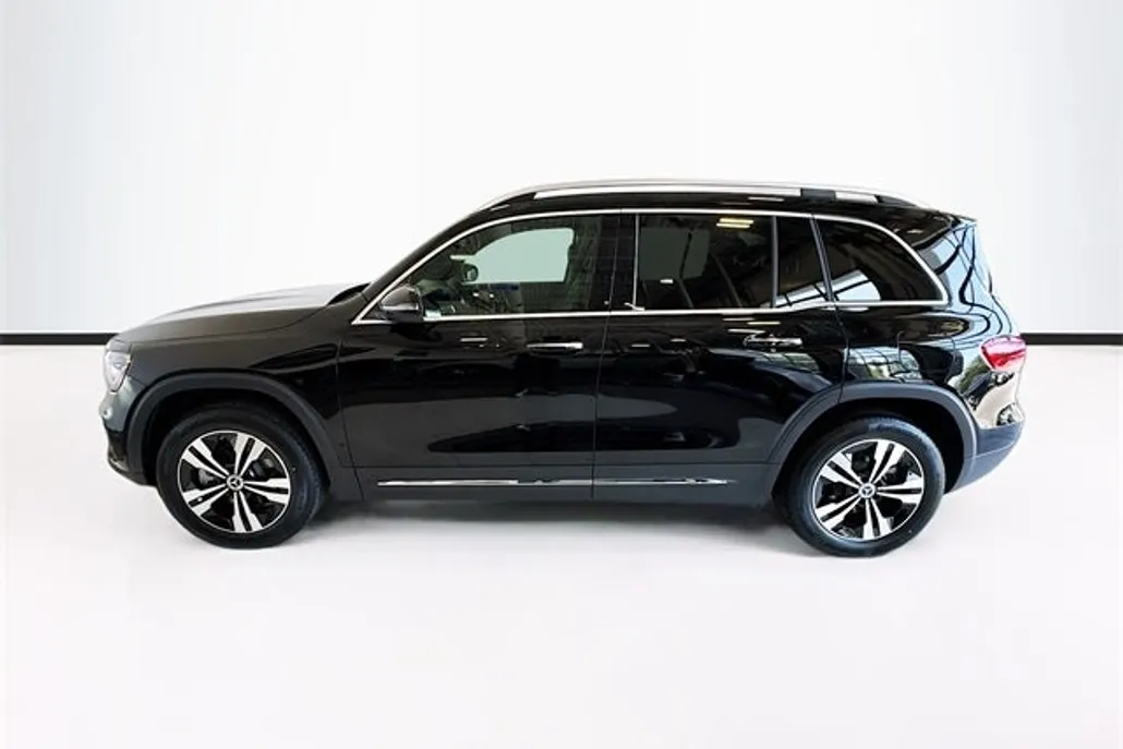 2025 Mercedes Benz GLB 250 4MATIC photo 1
