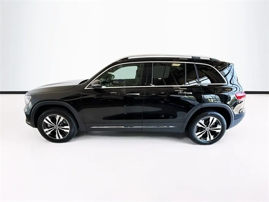 2025 Mercedes Benz GLB 250 4MATIC photo 1