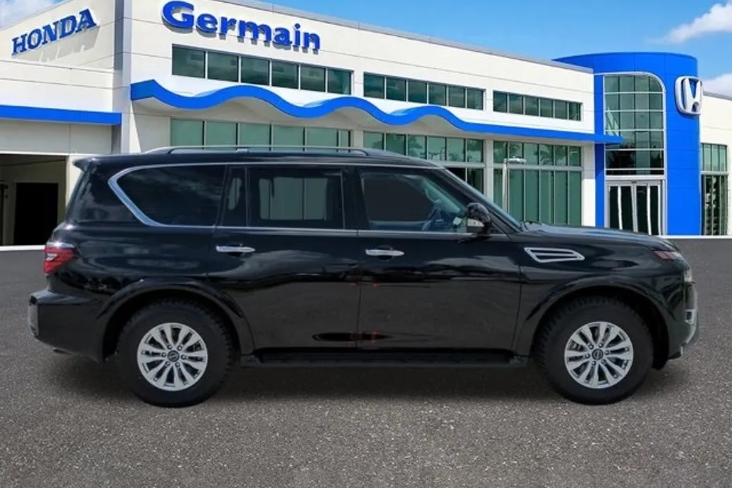 2023 Nissan Armada SV photo 1