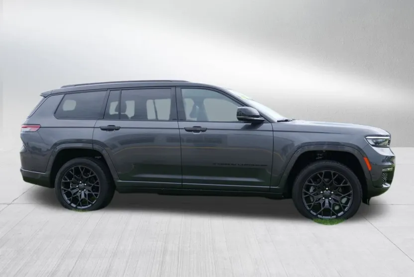 2025 Jeep Grand Cherokee L Summit photo 1