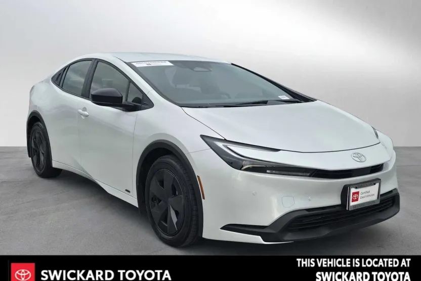 2024 Toyota Prius LE photo 1