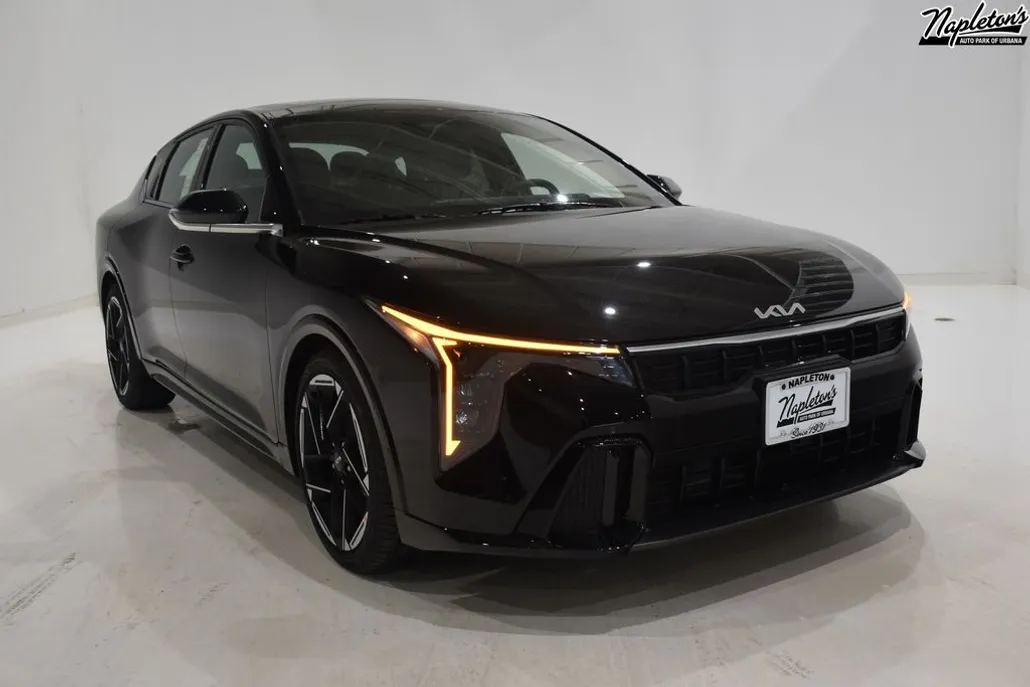 2025 Kia K4 GT-Line photo 1