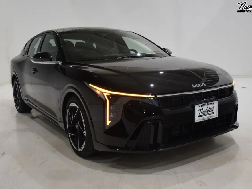 2025 Kia K4 GT-Line photo 1