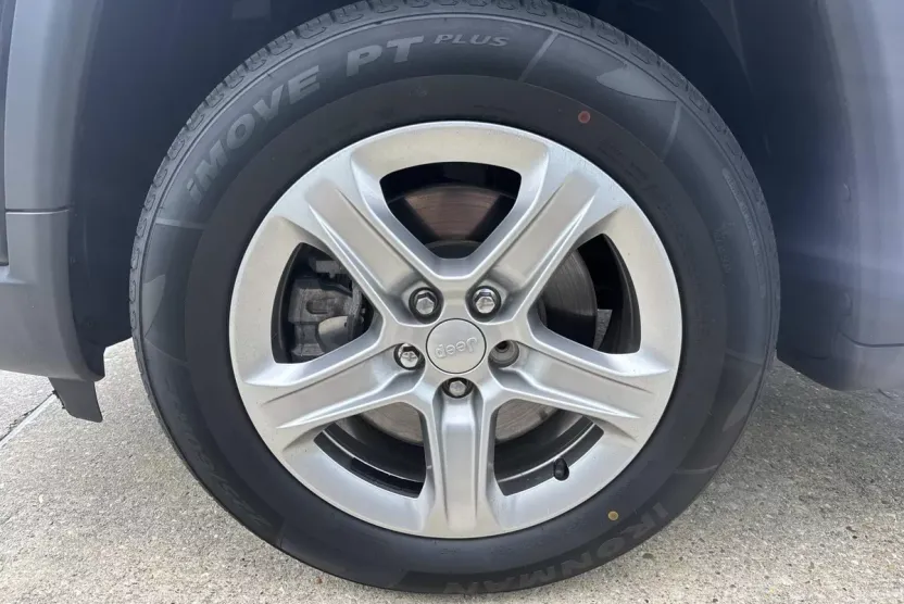 2023 Jeep Compass Latitude photo 1