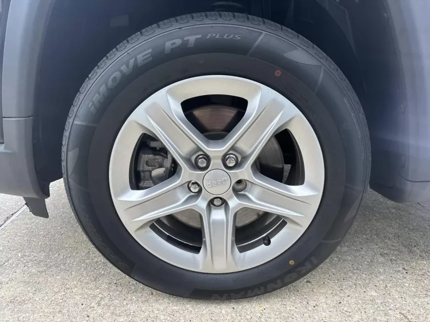 2023 Jeep Compass Latitude photo 1