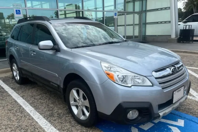 2013 Subaru Outback 2.5i Limited photo 1