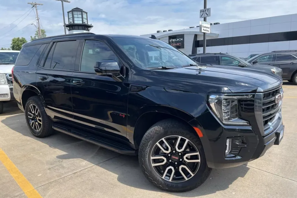 2023 Gmc Yukon AT4 photo 1