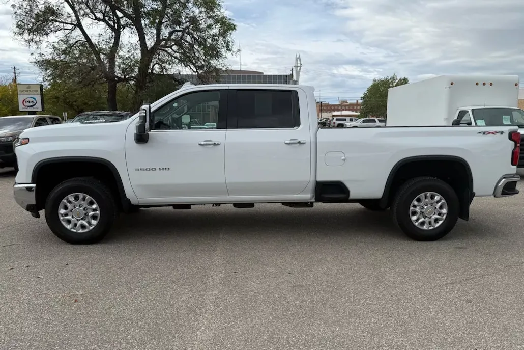 2024 Chevrolet Silverado 3500HD LTZ photo 1