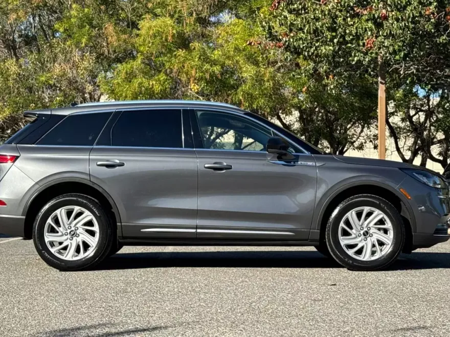 2022 Lincoln Corsair Standard photo 1