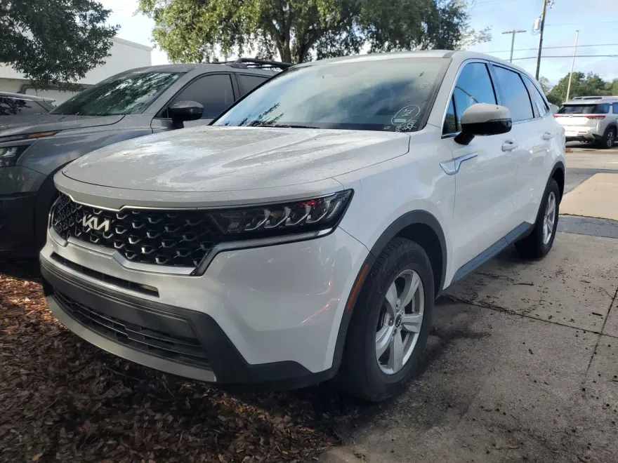 2023 Kia Sorento LX photo 1