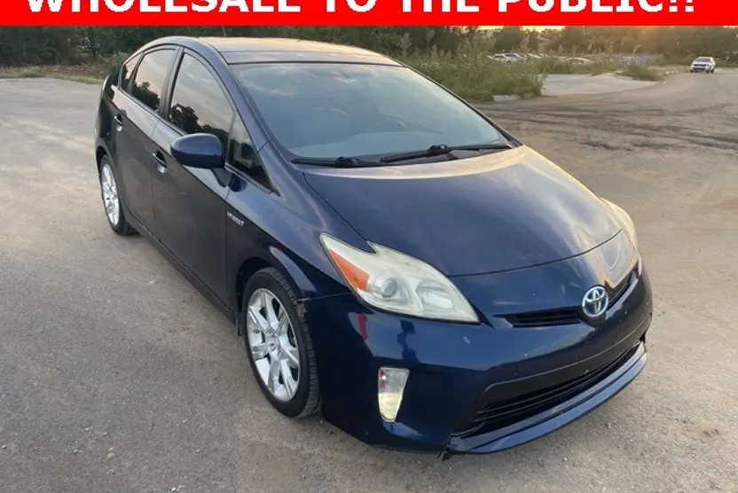 2013 Toyota Prius Four photo 1