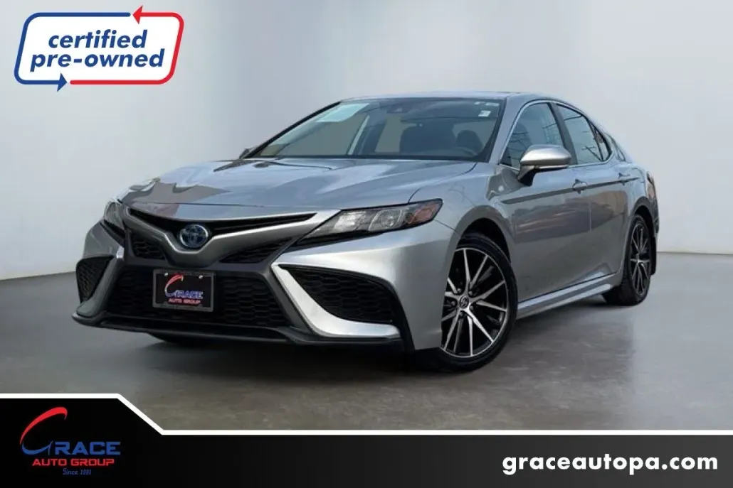 2024 Toyota Camry Hybrid SE photo 1