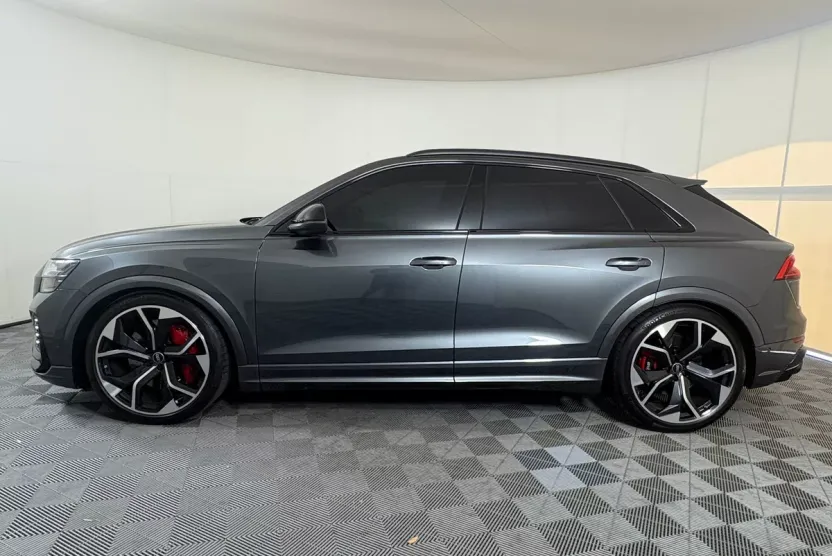 2022 Audi RS Q8 photo 1