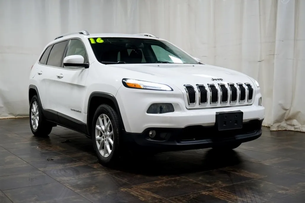 2016 Jeep Cherokee Latitude photo 1